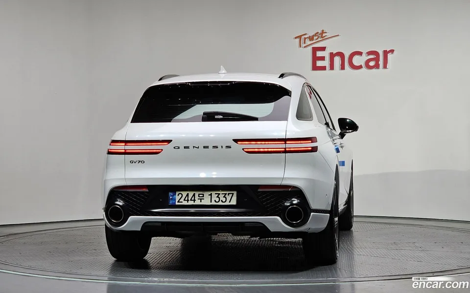 Genesis GV70 2.5T 2WD 2023 — миниатюра 4