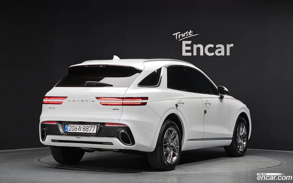 Genesis GV70 2.5T AWD 2023 — миниатюра 2