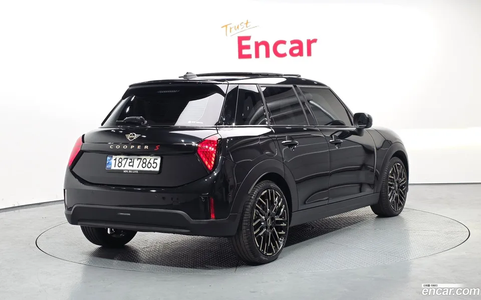 MINI Cooper S 5 2024 — миниатюра 2