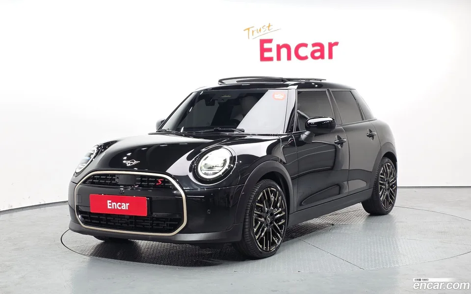 MINI Cooper S 5 2024 — фото 1, купить с доставкой в Москву