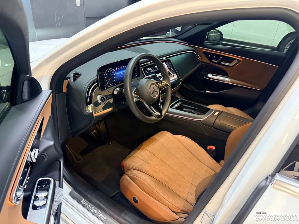 Mercedes-Benz E-Class E200 2025 — миниатюра 2