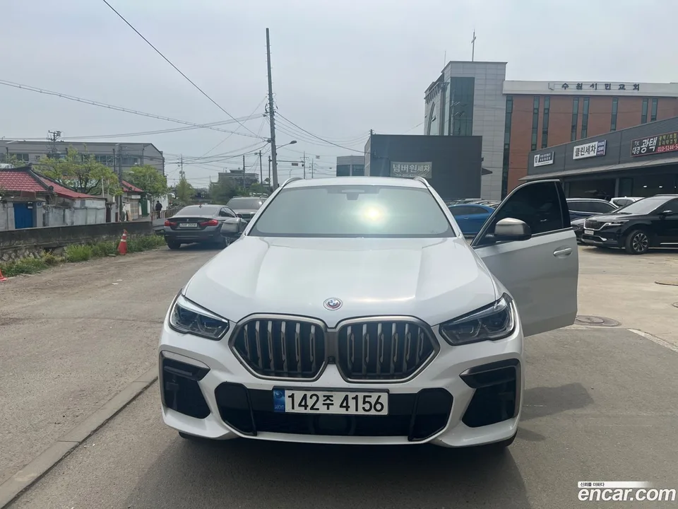 BMW X6 M50i 2022 — фото 1, купить с доставкой в Москву