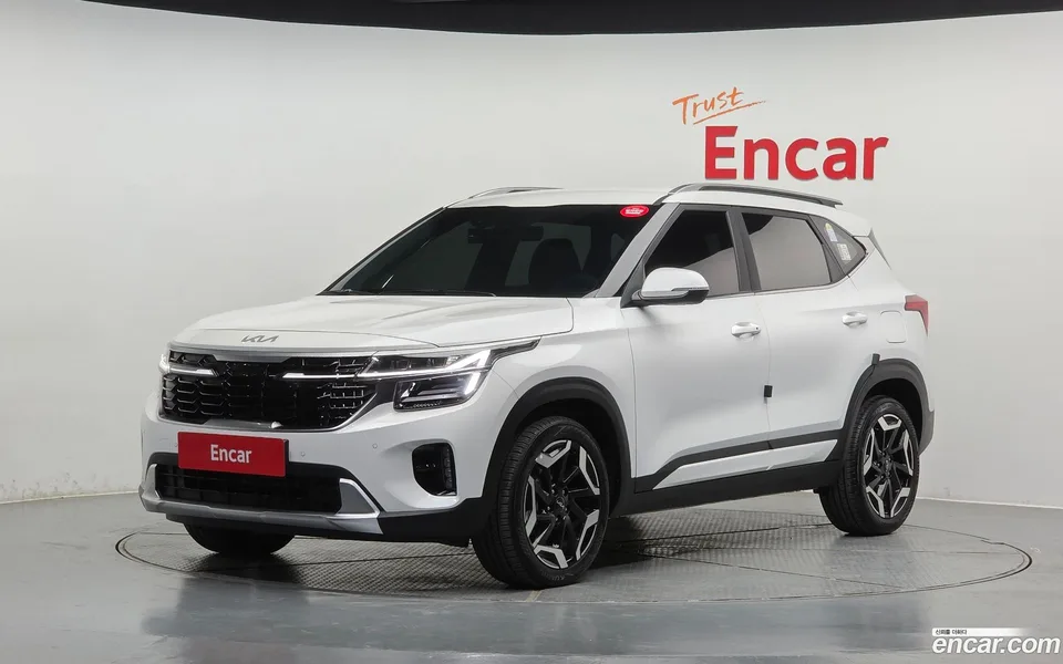 Kia Seltos 1.6 2WD 2024 — фото 1, купить с доставкой в Москву