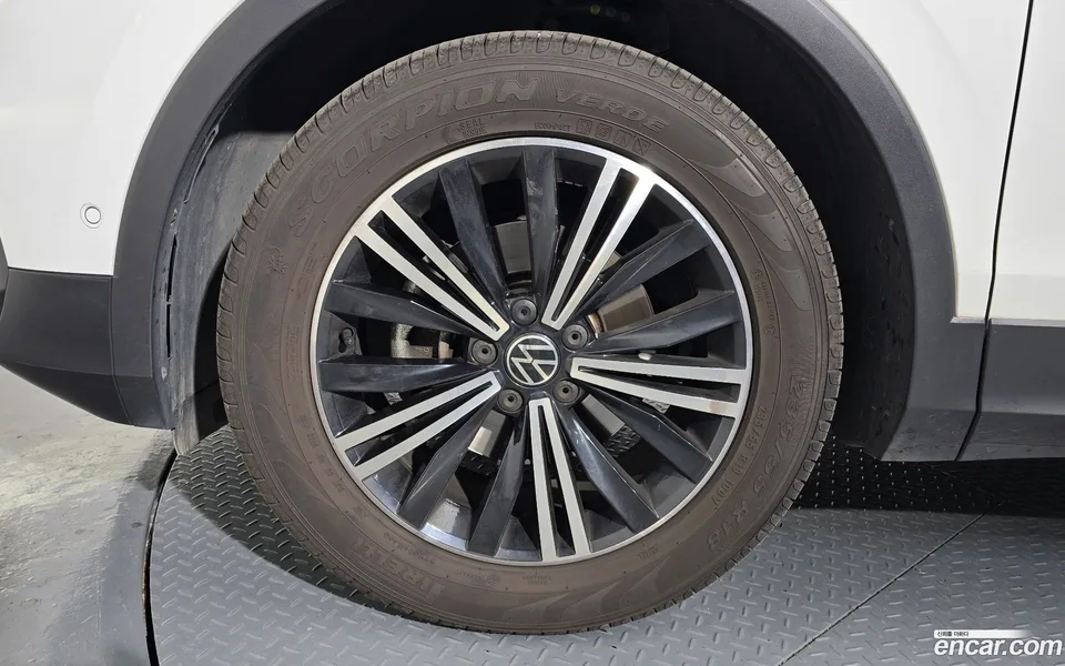 Volkswagen Tiguan 2.0 TDI 2023 — миниатюра 5