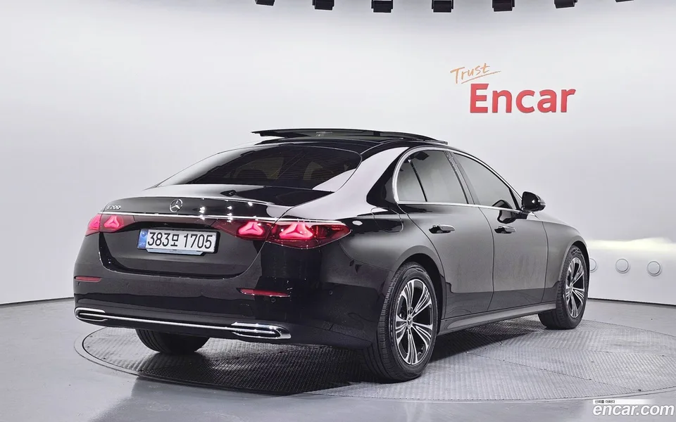 Mercedes-Benz E-Class E200 2024 — миниатюра 2