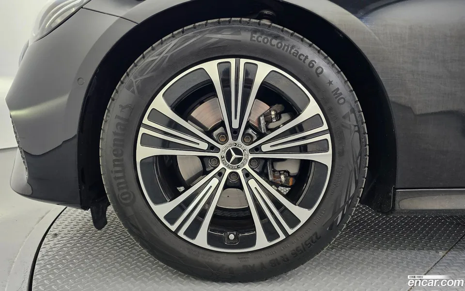 Mercedes-Benz E-Class E200 2024 — миниатюра 5
