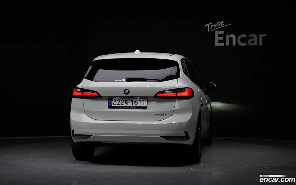BMW 2 Series Active Tourer 220i 2023 — миниатюра 4