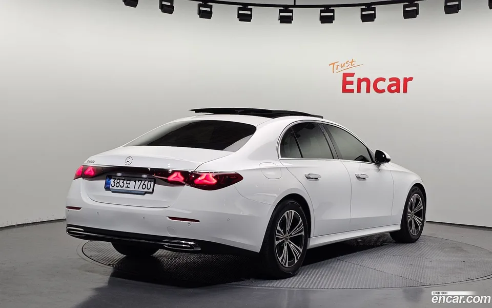 Mercedes-Benz E-Class E200 2024 — миниатюра 2