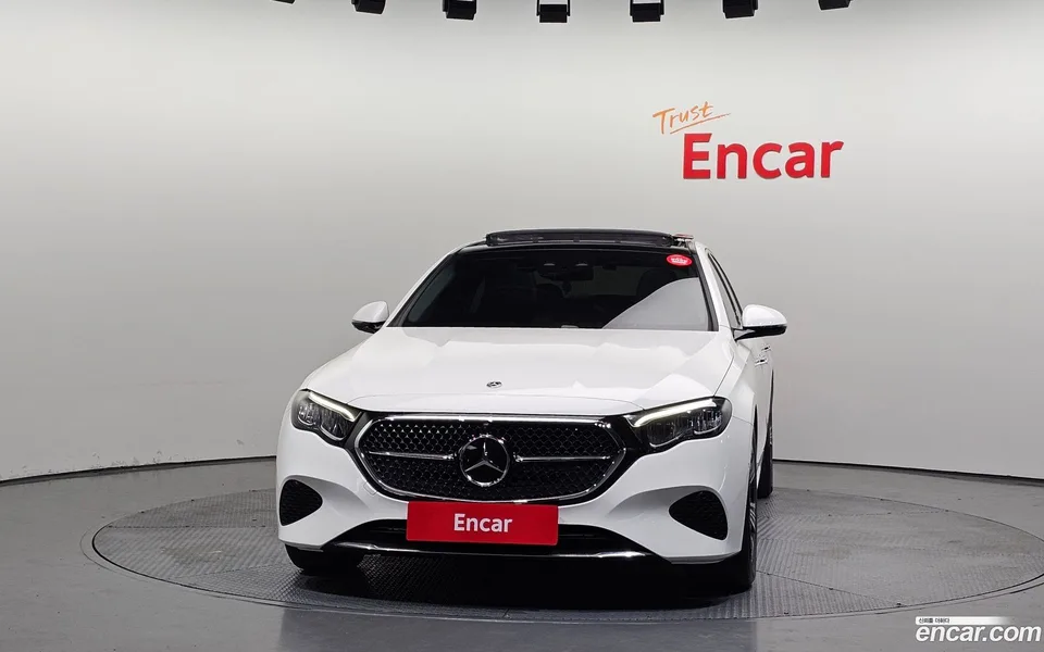 Mercedes-Benz E-Class E200 2024 — миниатюра 3