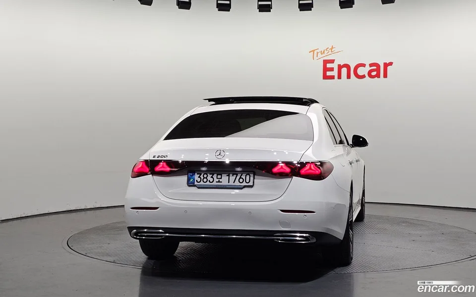 Mercedes-Benz E-Class E200 2024 — миниатюра 4