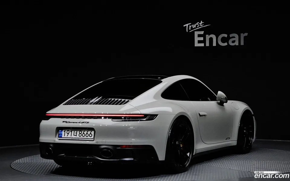 Porsche 911 (992) 4 GTS 2022 — миниатюра 2