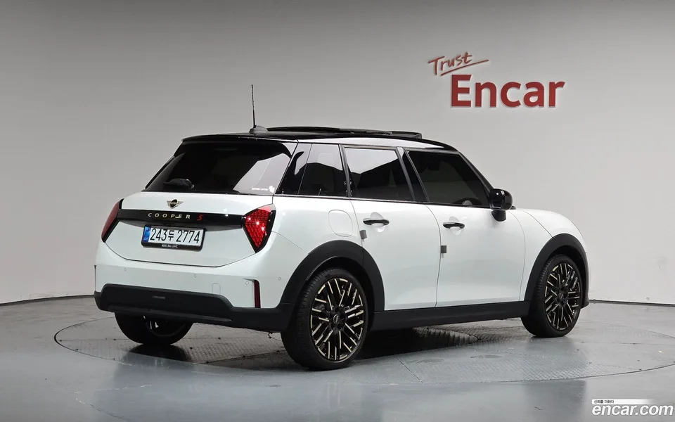 MINI Cooper S 5 2025 — миниатюра 2