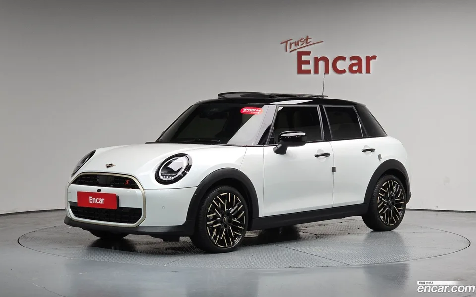 MINI Cooper S 5 2025 — фото 1, купить с доставкой в Москву