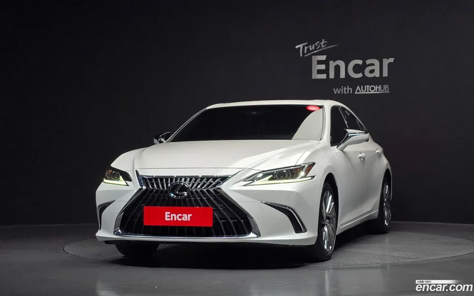 Lexus ES 300h 2022 — миниатюра 3
