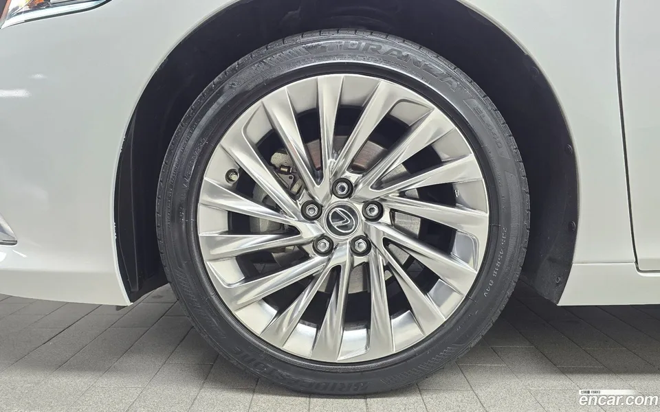 Lexus ES 300h 2022 — миниатюра 5