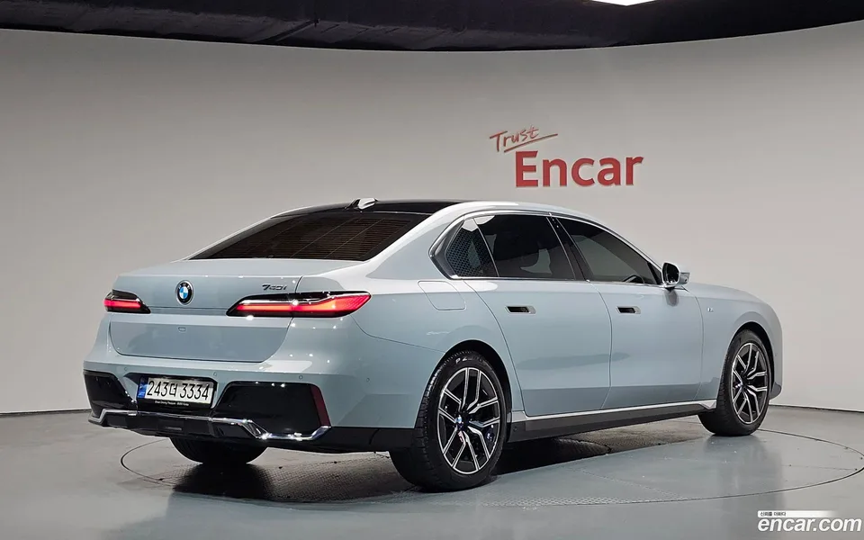 BMW 7 Series 740i sDrive M 2023 — миниатюра 2