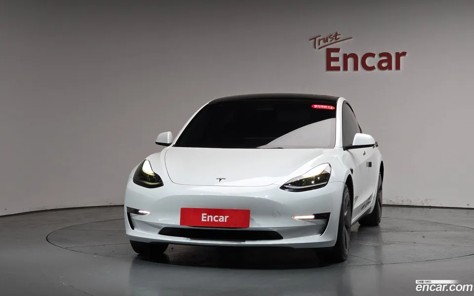 Tesla Model 3 AWD 2022 — миниатюра 3