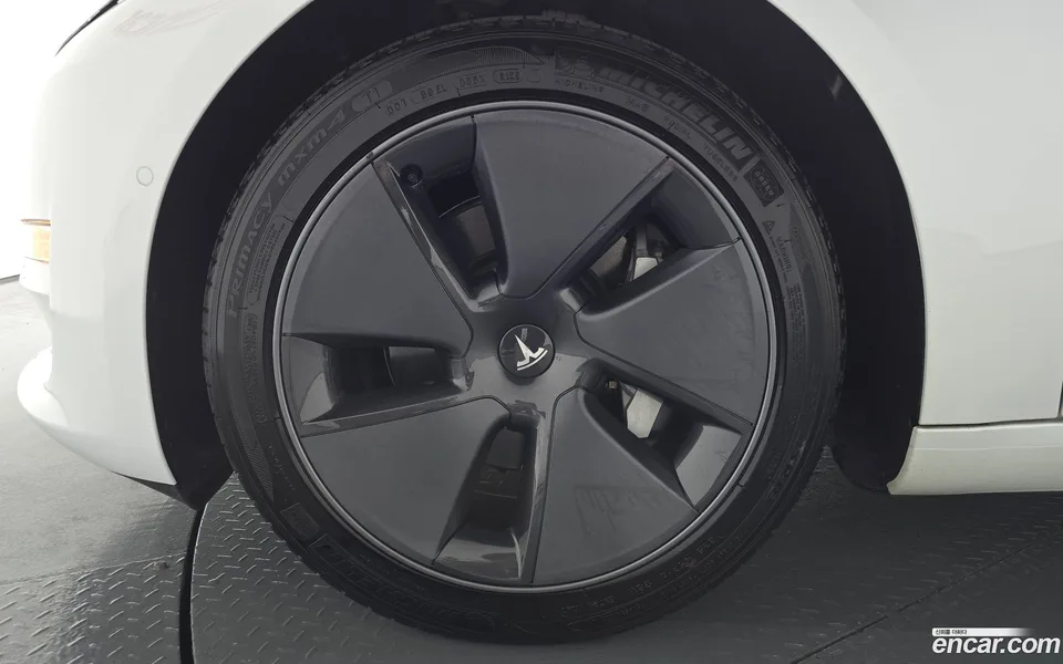 Tesla Model 3 AWD 2022 — миниатюра 5