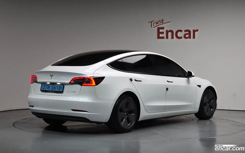 Tesla Model 3 AWD 2022 — миниатюра 2
