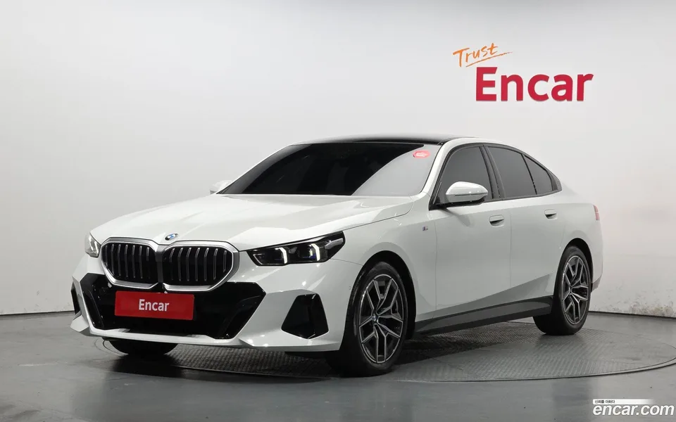 BMW 5 Series 520i M 2025 — фото 1, купить с доставкой в Москву