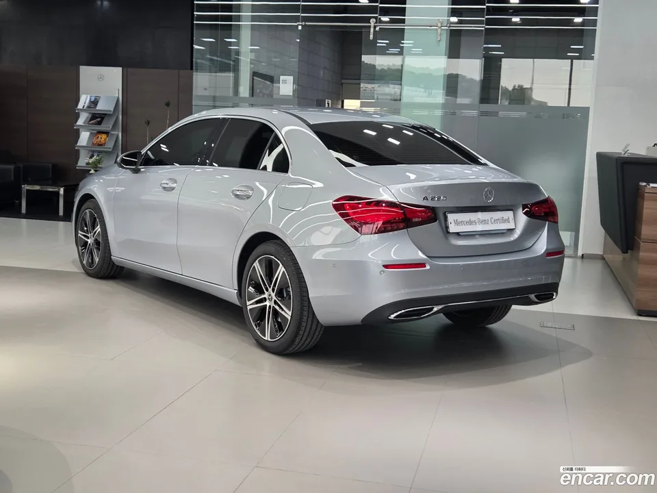 Mercedes-Benz A-Class A220 2025 — миниатюра 2