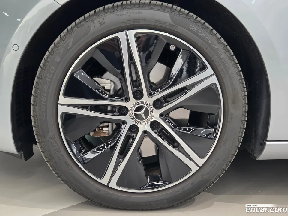 Mercedes-Benz A-Class A220 2025 — миниатюра 5