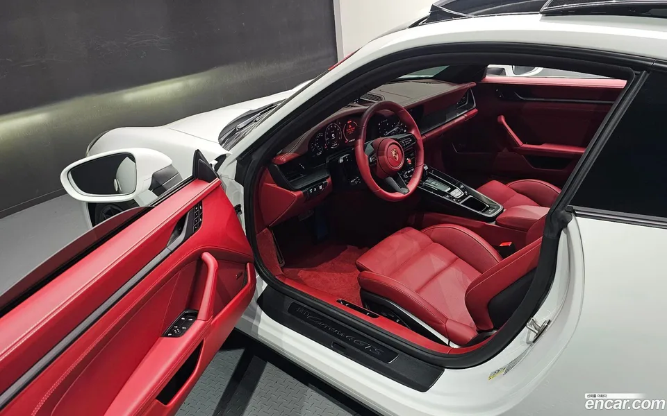 Porsche 911 (992) 4 GTS 2025 — миниатюра 5
