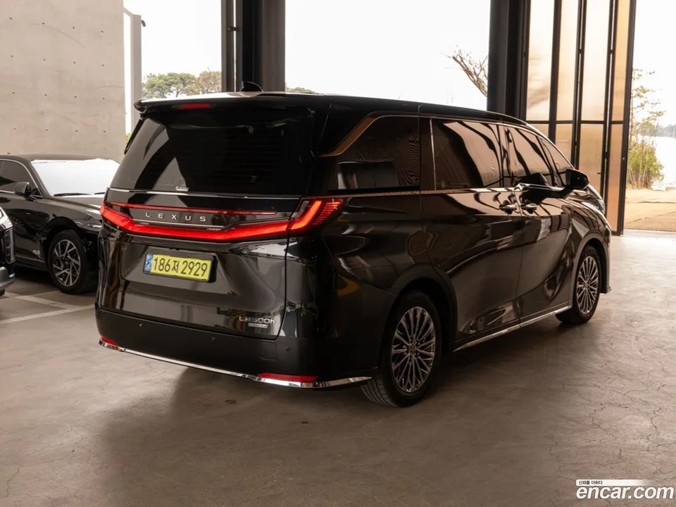 Lexus LM 500h 2024 — миниатюра 2