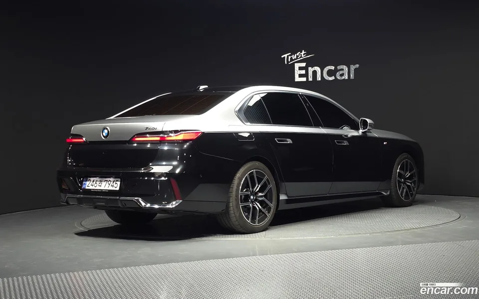 BMW 7 Series 740i sDrive M 2023 — миниатюра 2