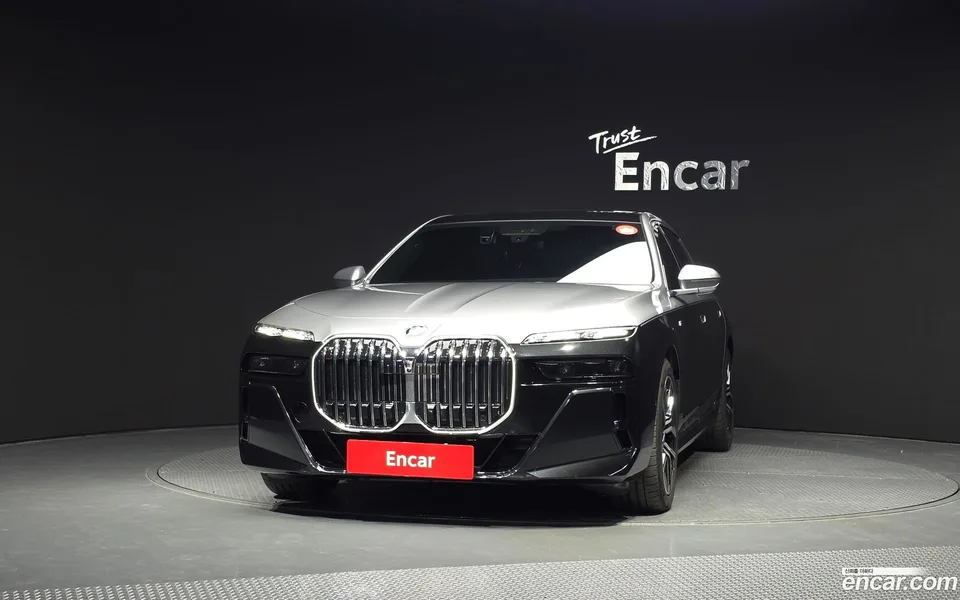 BMW 7 Series 740i sDrive M 2023 — миниатюра 3