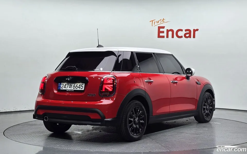 MINI Cooper 5 2023 — миниатюра 2