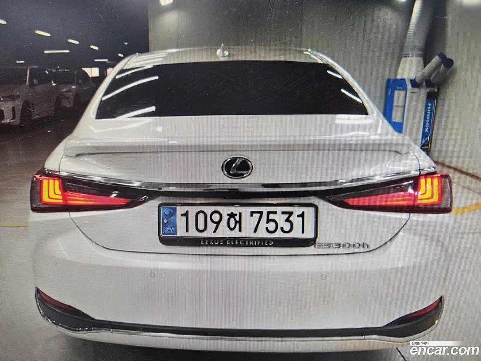 Lexus ES 300h 2024 — миниатюра 4
