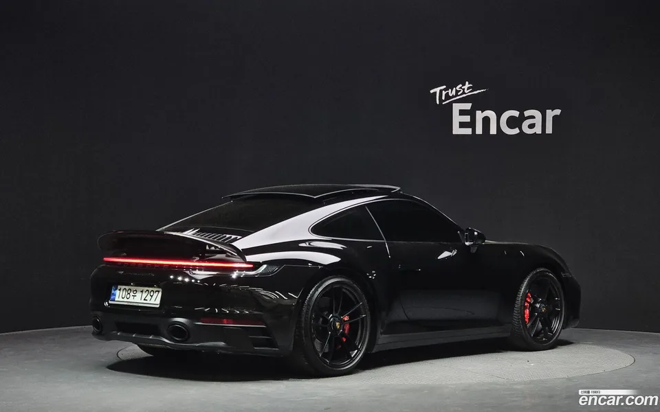 Porsche 911 (992) 4 GTS 2023 — миниатюра 2