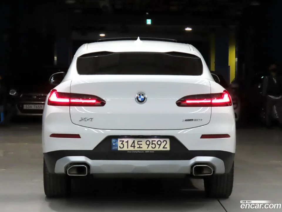 BMW X4 xDrive20i xLine 2022 — миниатюра 4