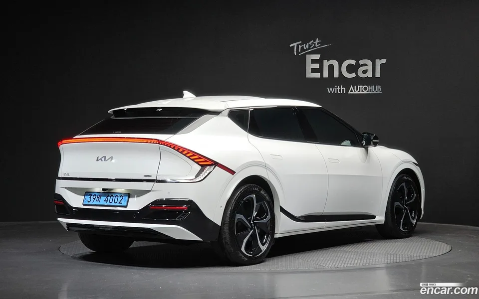 Kia EV6 4WD 2023 — миниатюра 2