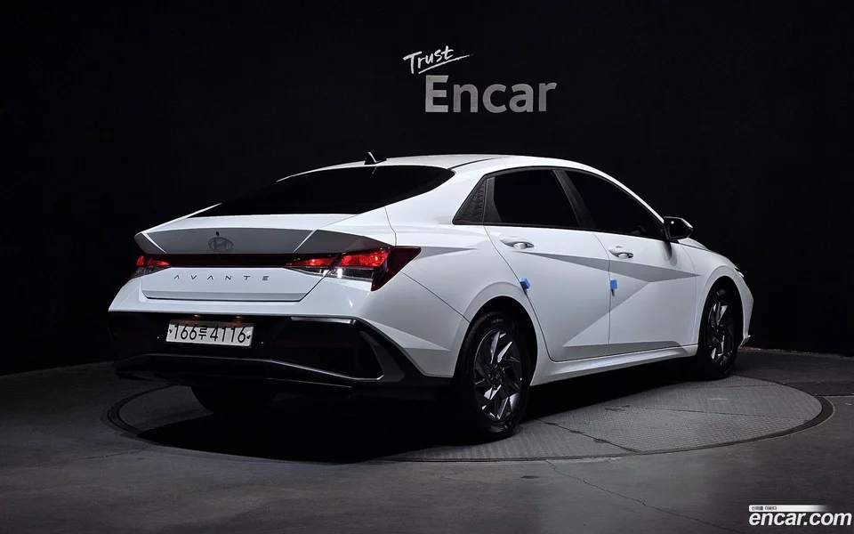 Hyundai Avante CN7 Hybrid 2025 — миниатюра 2
