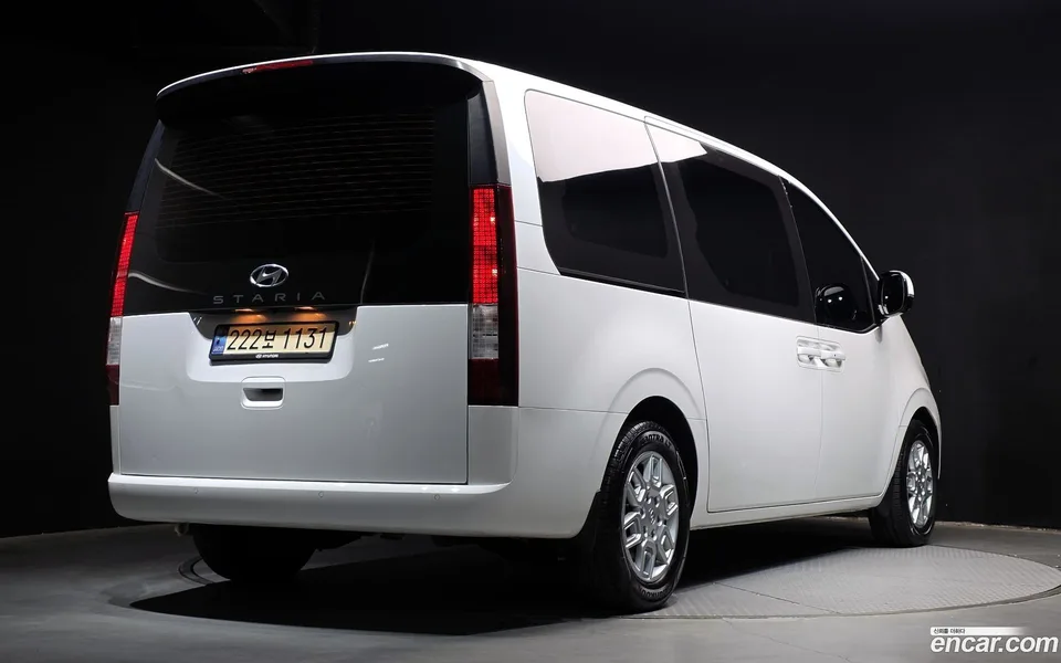 Hyundai Staria 9 2022 — миниатюра 2
