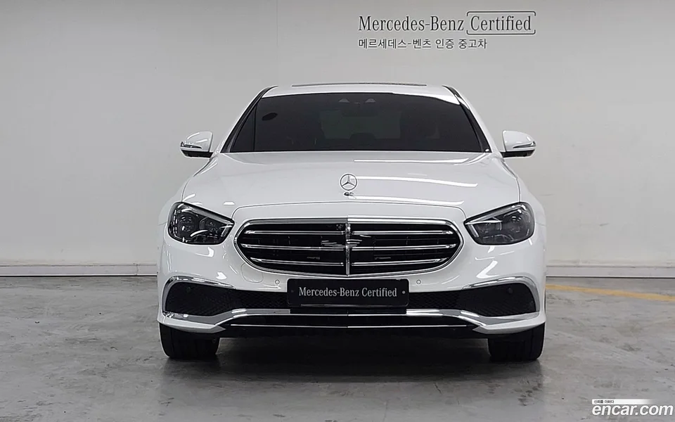 Mercedes-Benz E-Class E300e 4MATIC 2022 — миниатюра 3