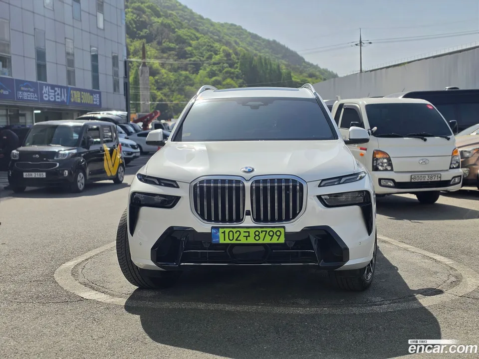 BMW X7 xDrive 40i M 6 2025 — миниатюра 2