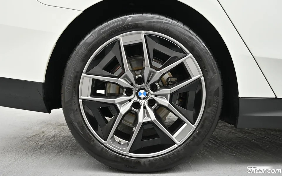BMW 5 Series 520i 2025 — миниатюра 5