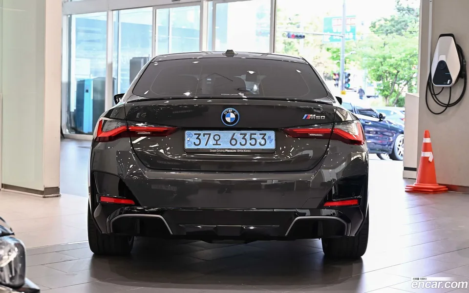 BMW i4 M50 2023 — миниатюра 4