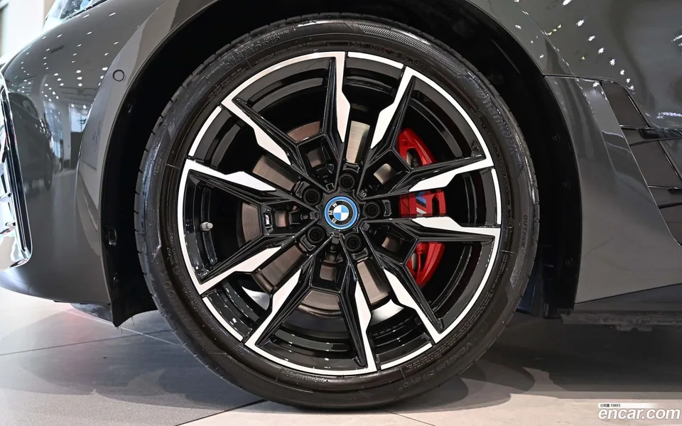 BMW i4 M50 2023 — миниатюра 5