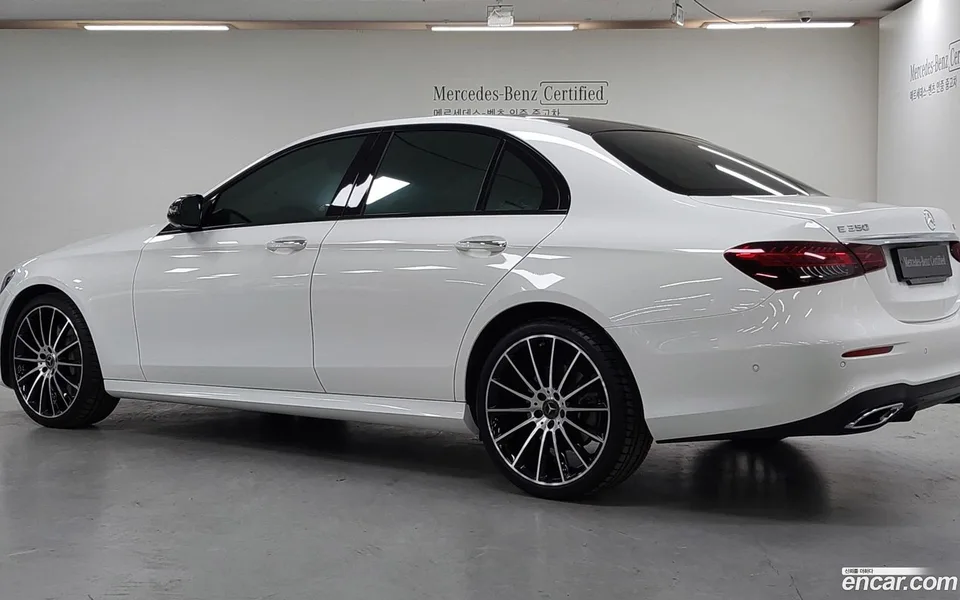 Mercedes-Benz E-Class E350 4MATIC AMG Line 2022 — миниатюра 2