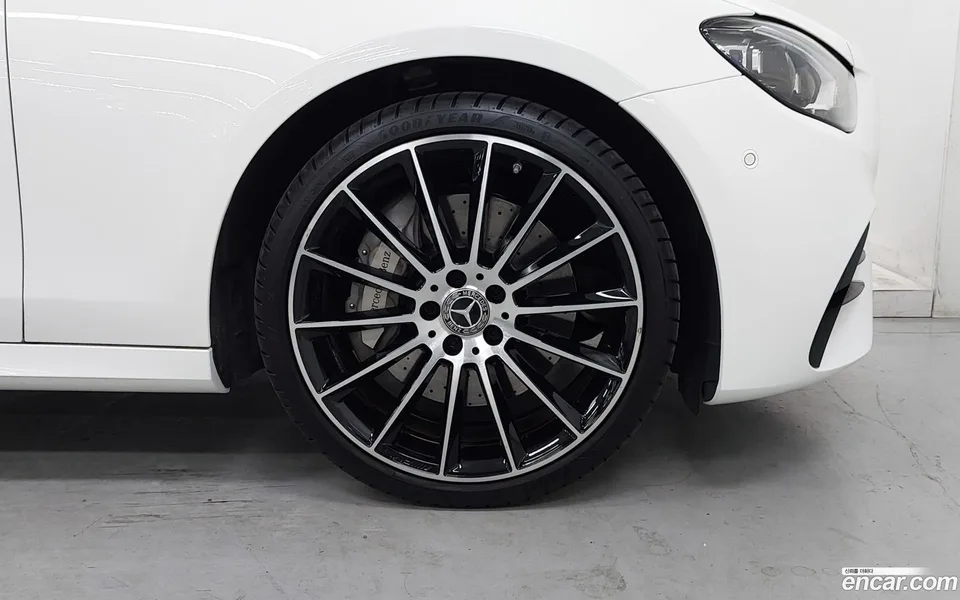 Mercedes-Benz E-Class E350 4MATIC AMG Line 2022 — миниатюра 5