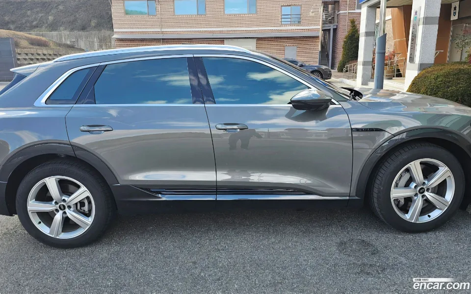 Audi Q8 e-tron 50 2024 — миниатюра 5