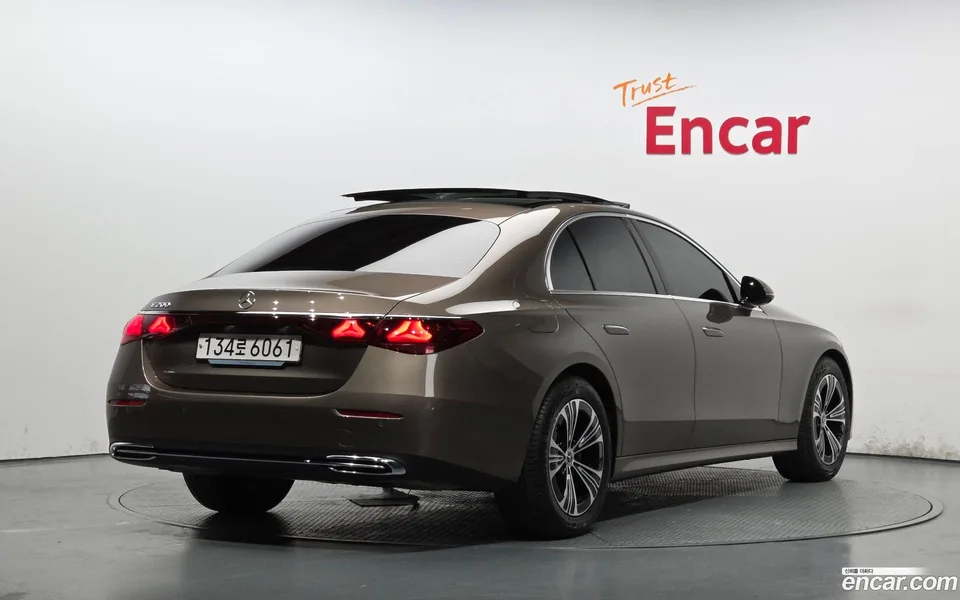 Mercedes-Benz E-Class E200 2024 — миниатюра 2
