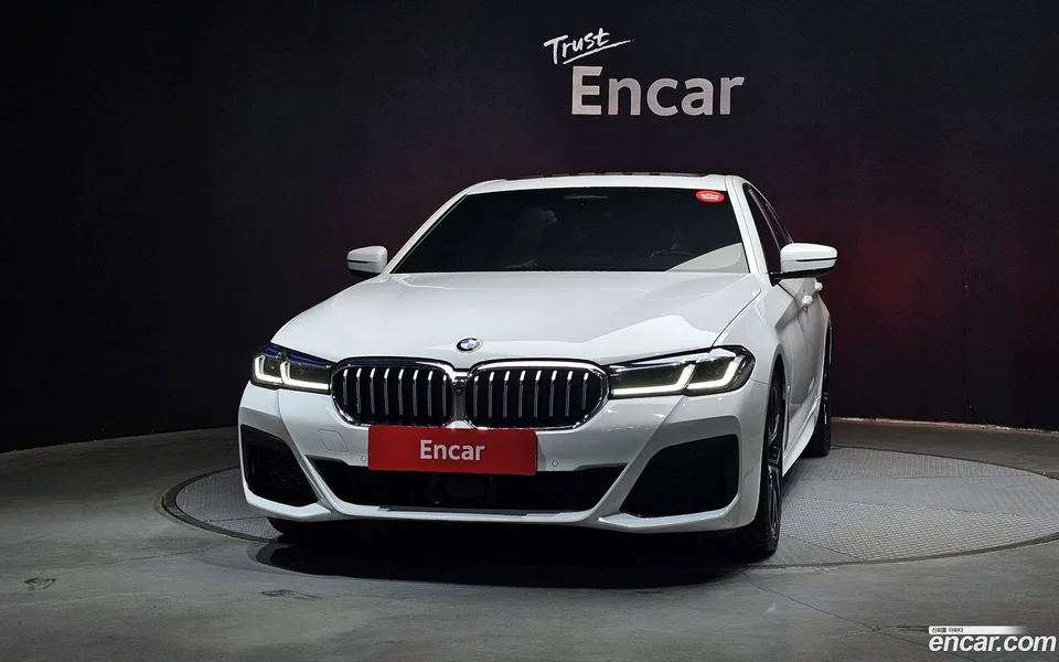 BMW 5 Series 530i xDrive M 2023 — миниатюра 3