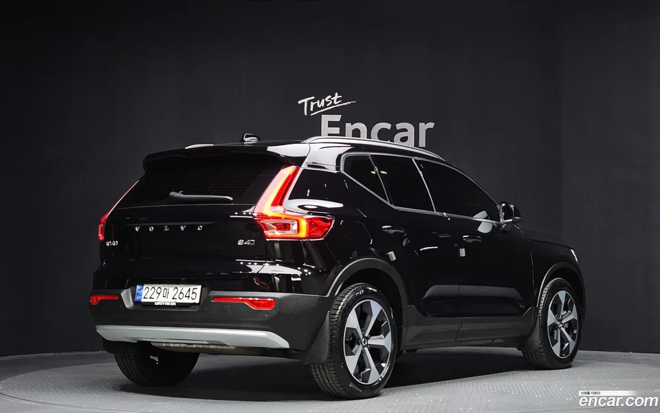 Volvo XC40 B4 2024 — миниатюра 2