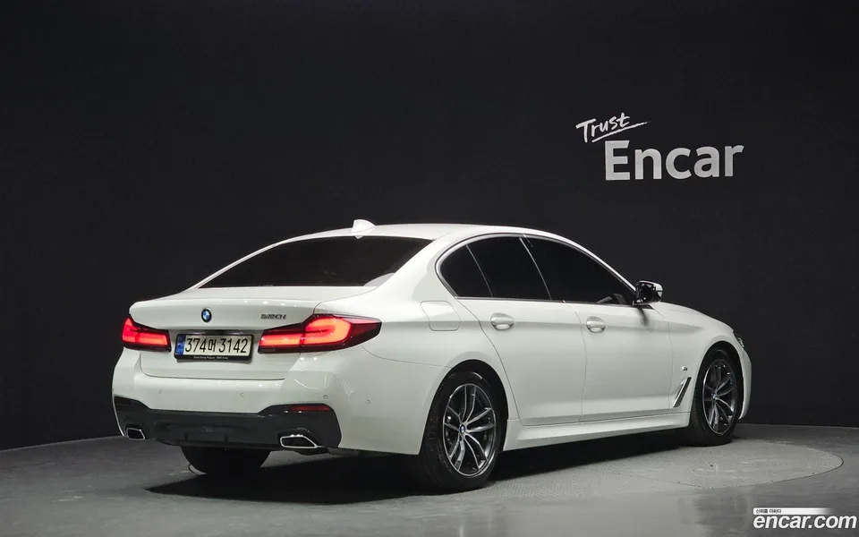 BMW 5 Series 520i M 2023 — миниатюра 2