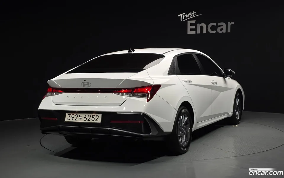 Hyundai Avante CN7 Hybrid 2025 — миниатюра 2